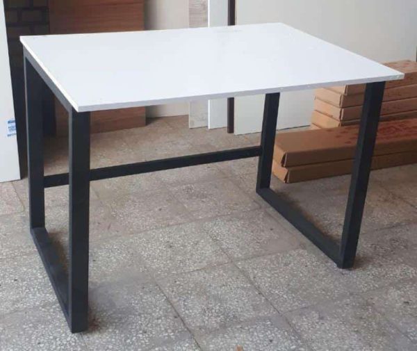 میز پایه فلزی